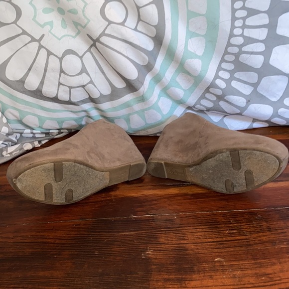 Fergalicious size 8.5 pumps - Picture 4 of 5